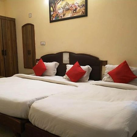 Hotel Vinayakam Udaipur Exteriör bild