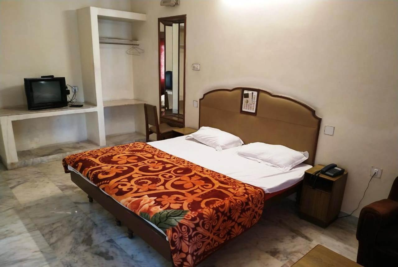 Hotel Vinayakam Udaipur Exteriör bild
