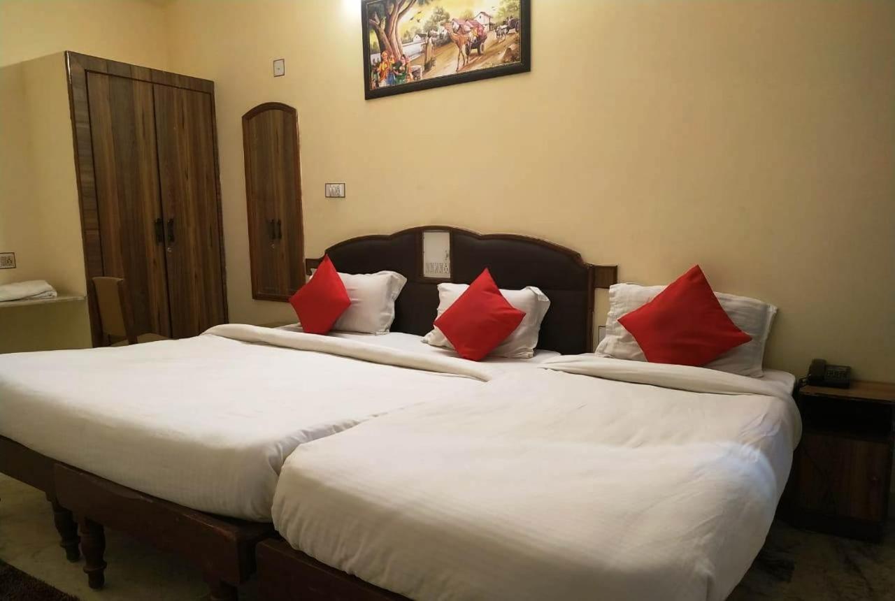 Hotel Vinayakam Udaipur Exteriör bild