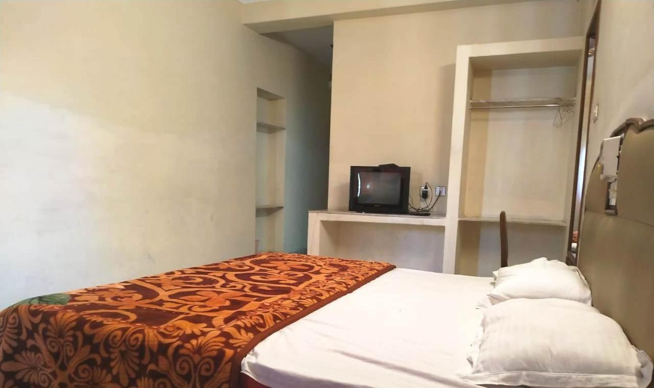 Hotel Vinayakam Udaipur Exteriör bild
