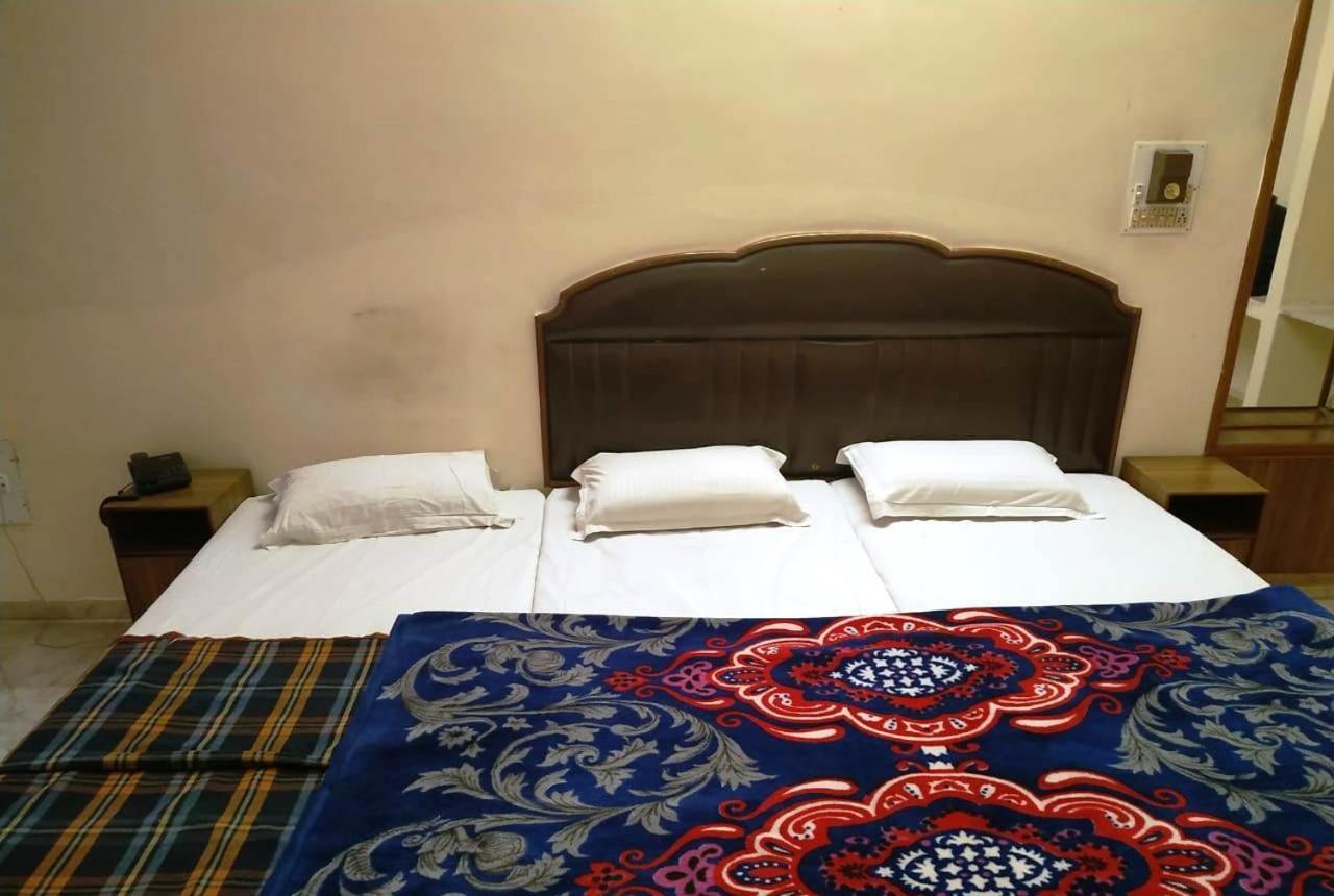 Hotel Vinayakam Udaipur Exteriör bild